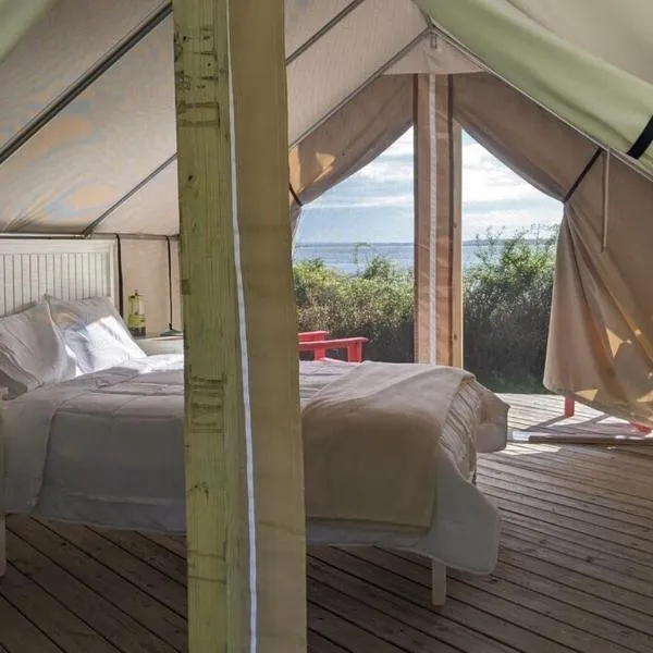 LoveCedarPt, hotel in East Hampton