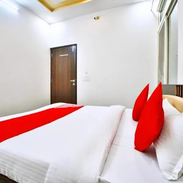 HOTEL CLEAR SKY NEAR UDAIPUR CITY RAILWAY Station, hotel a Udaipur