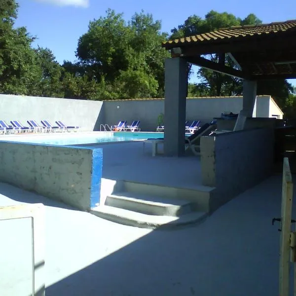 La Studette d'Eve 10m2, terrasse 18m2 , parking, piscine, hotel in Quissac