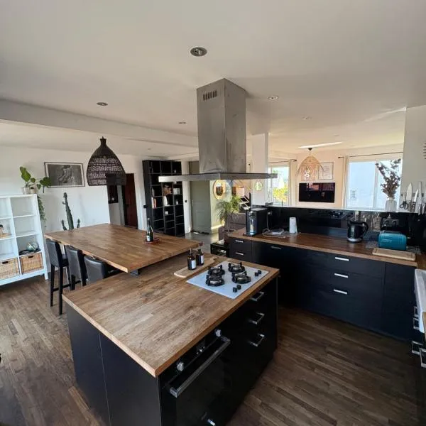 Charmante Maison Néo-bretonne, hotel em Perros-Guirec