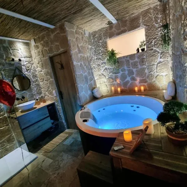 Les Spas de la mer, Suite & Spa, Love room, Plein Cœur du Grau, hotel in Le Grau-du-Roi