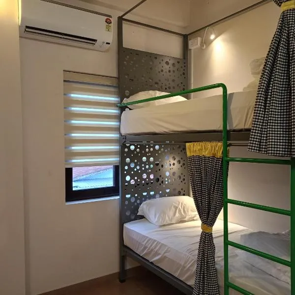 Zostay Urban Retreat Deluxe Rooms & Premium Dorms, hotel in Manjeri