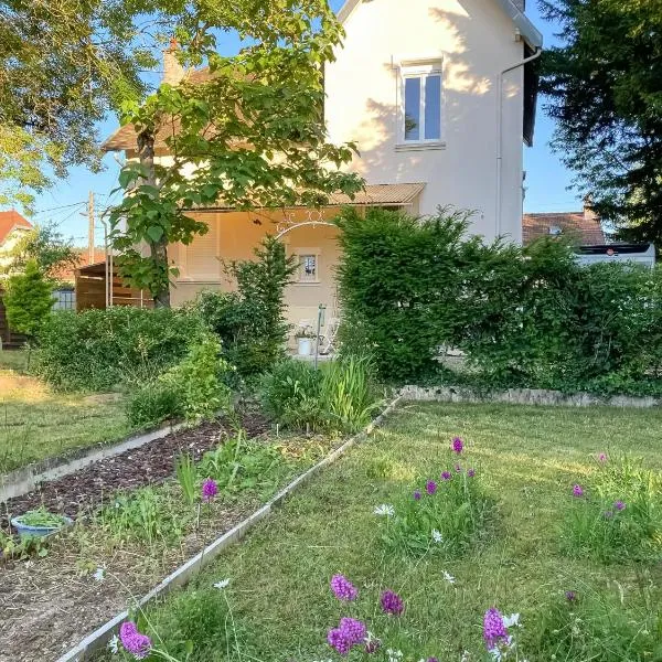 Maison cosy with private garden, 4 bedrooms, Wine Route, hotel en Nuits-Saint-Georges