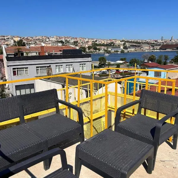 i1 House Hotel with Lovely Seaview Terrace, hotel i Istanbul