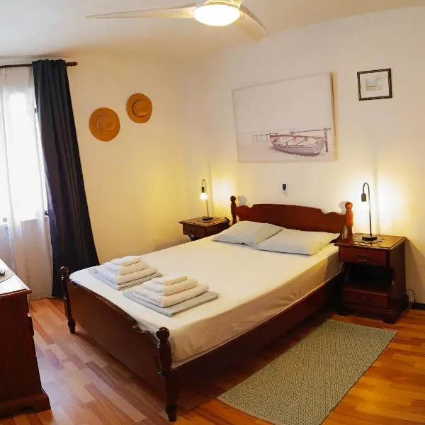 House Festini Madona, hotel u gradu Pag
