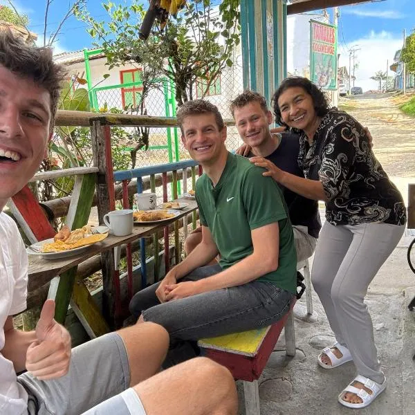 Un Café en el camino Guesthouse，位于萨兰托的酒店