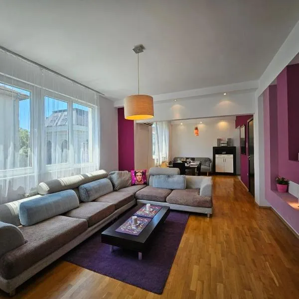 Simply The Best - Vitosha blvd, hotel v Sofii