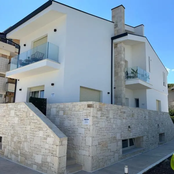 Villa Andrea Luxury Apartment, hotel u Bariju