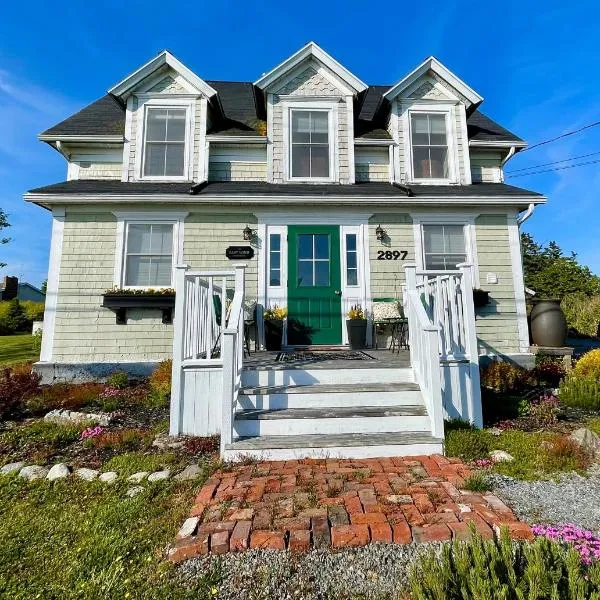 The East Wind Guesthouse, hotel v destinaci Clark's Harbour