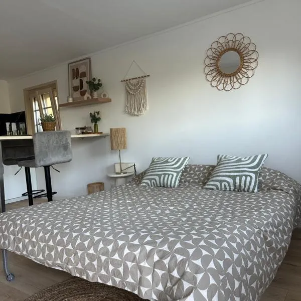 Studio au calme avec terrasse, hotel en Rougemont