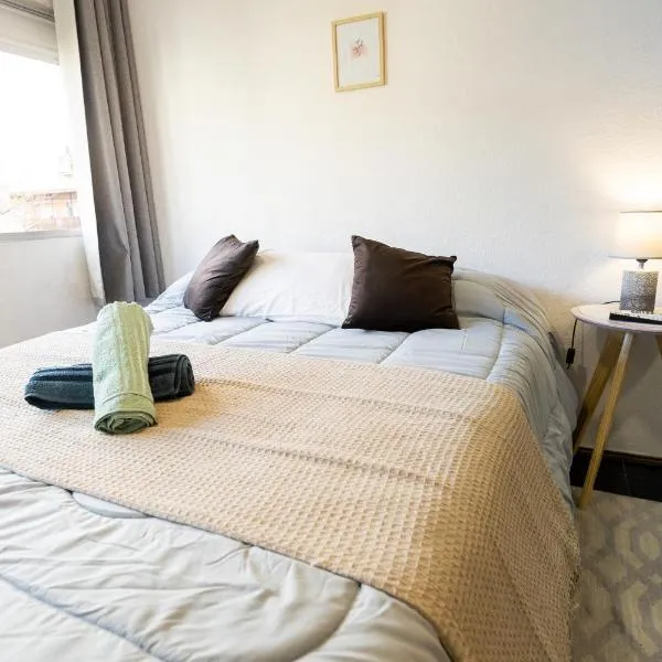 Hermoso estudio céntrico, hotel em Montevidéu