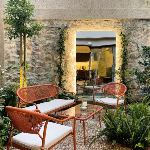 THE NIXON Luxury Suites and Apartment Hotel, hotel in Athens