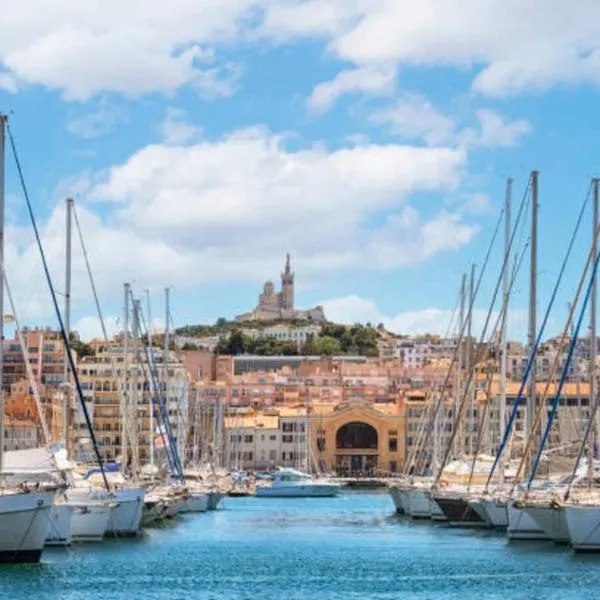 Yacht idéalement situé au coeur du Vieux-Port, hotel in Marseille