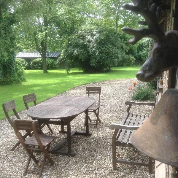 Charmante Petite Maison dans le Jardin, hotel en Saint-Denis-le-Thiboult