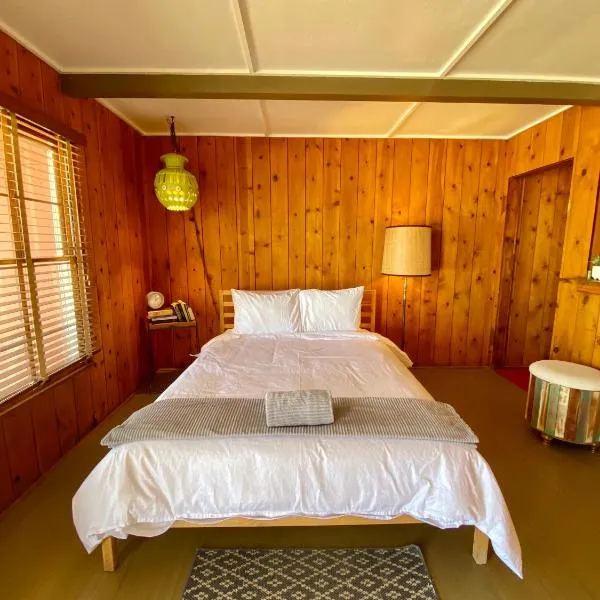 Joshua Tree Ranch House Motel - Downtown - Room #8، فندق في جوشوا تري