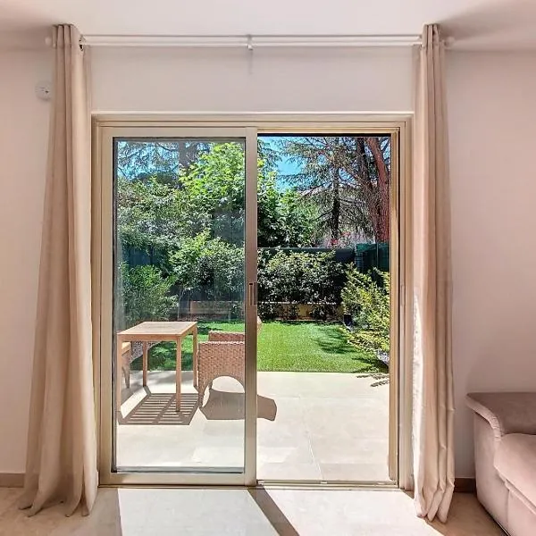 Studio RDJ Piscine Parking, hotel in Mougins