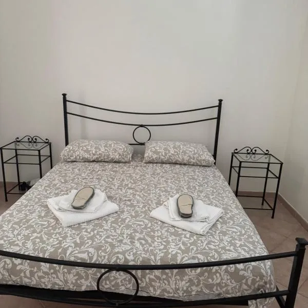 “Coccole nel borgo” 2min to outlet, hotel in Serravalle Scrivia