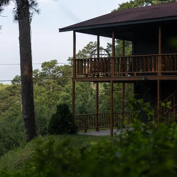 The Woodsman Lodge、ユーレカ・スプリングスのホテル