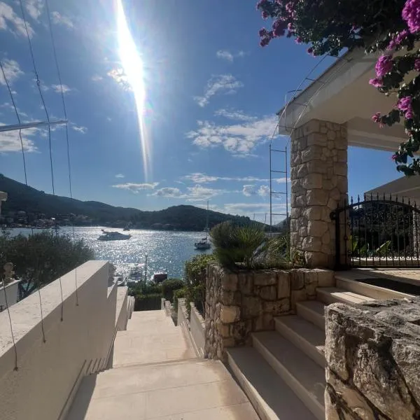 Korcula Apartment direkt am Meer -Zrnovska banja -2,5 km zur Altstadt Korcula, hôtel à Korčula