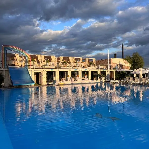 Кузня міні-готель Басейн включено, hotel a Mateyevtsy