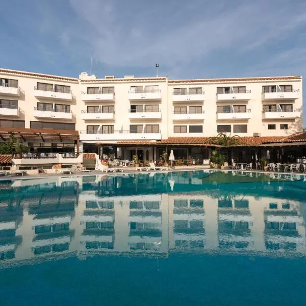 Paphos Gardens Holiday Resort, hotel in Paphos City