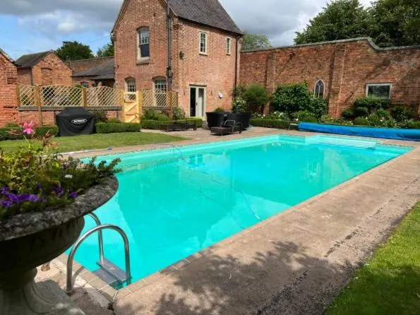 The Cottage, Orgreave Estate, hotel in Yoxall