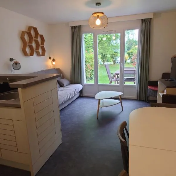 Charmant cottage dans Village Normandy Garden, Pierre & Vacances, khách sạn ở Branville