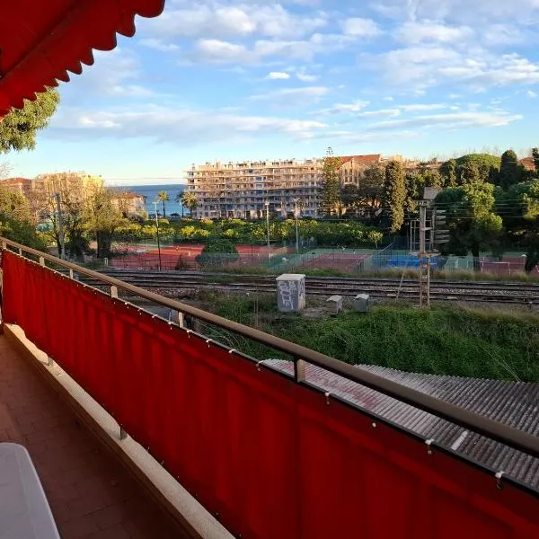 Appartement exposé plein sud, hótel í Menton