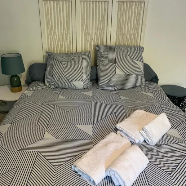 Tiny duplex, hotel v Caen