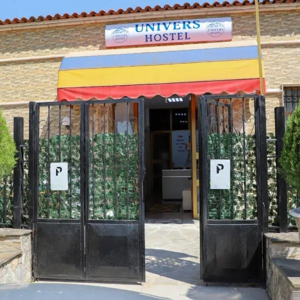 Univers Hostel, hotel i Berat