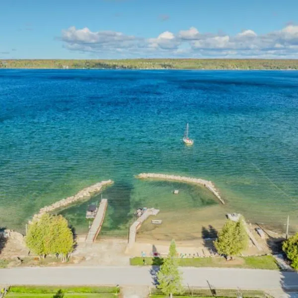 Bayshore Cottages, hotel in Wiarton