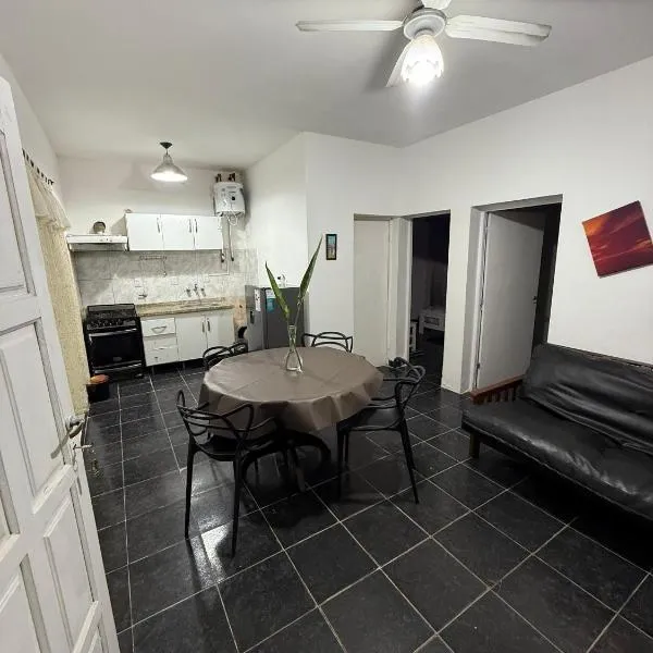 Departamento centro, hotel in Fernández