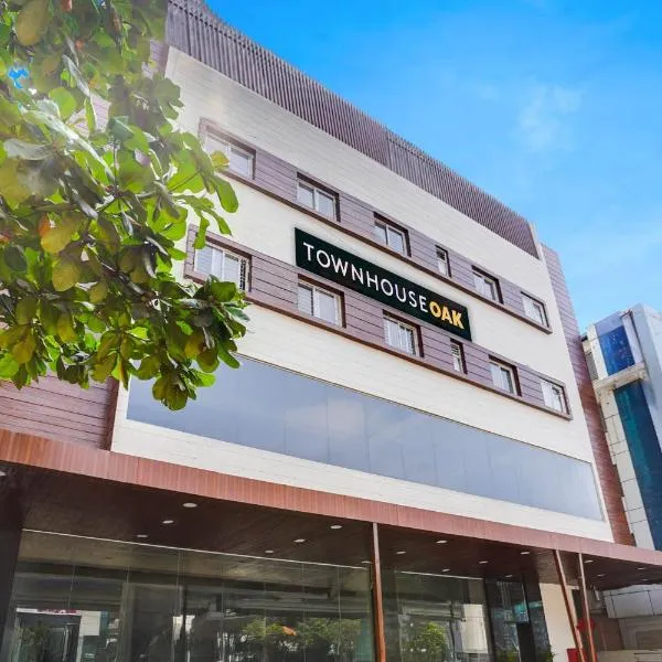 Townhouse OAK XOTEL near silk board metro, hotel in Bengaluru