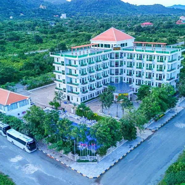 Sangkahak Mith Hotel, hotel v destinaci Kep