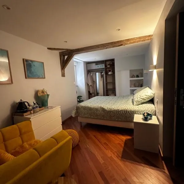 Chambre privée avec salle de bain, hotel v destinaci Domagné