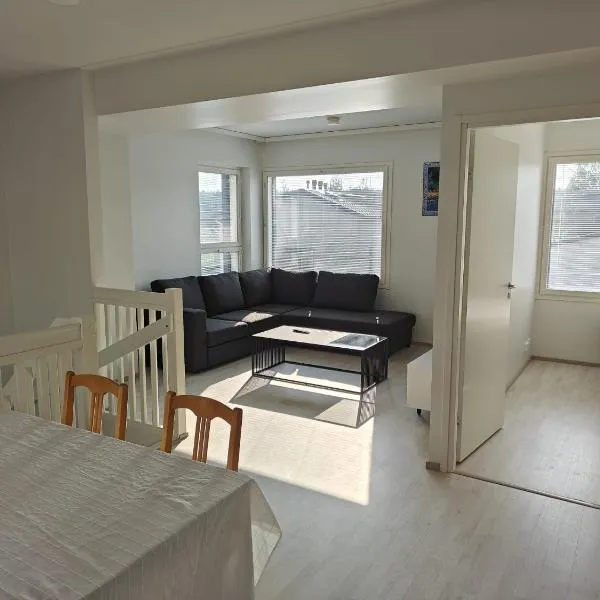 Nice 74,5 m2 app wih 4 beds and sauna, hotel v destinaci Espoo