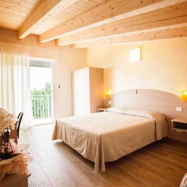 Albergo Paris, hotel v destinaci Sottomarina
