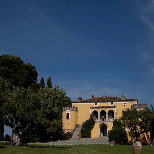 Castello di Serragiumenta, hotel in Brunetto