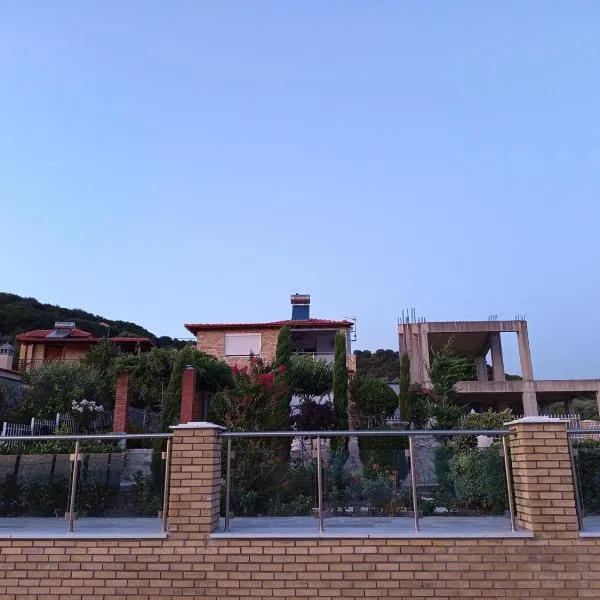 Blue Paradise Villa, hotel a Karianí