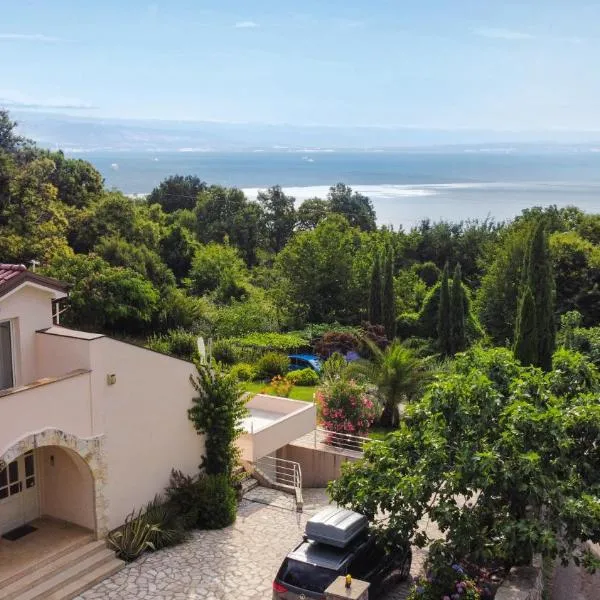 Domizil Opatija A&N, Villa mit Pool, Wohlfühloase zum genießen, hotel v destinácii Poljane