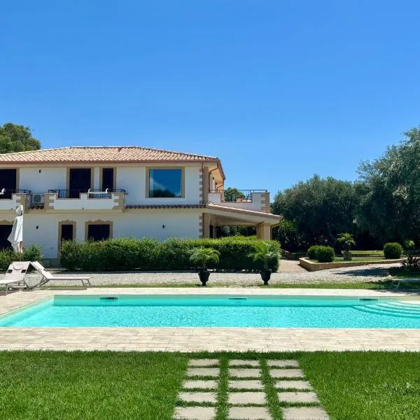 Relais Ruggiero, hotel v destinaci Le Castella