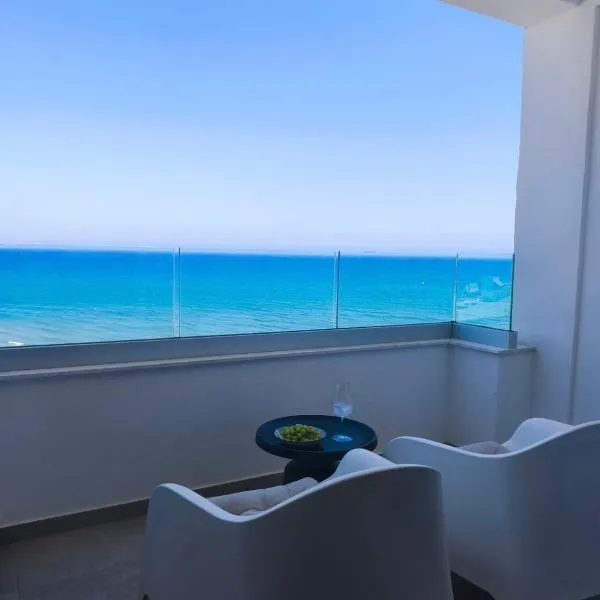 Joyscape beachfront residence, hotel in Larnaka