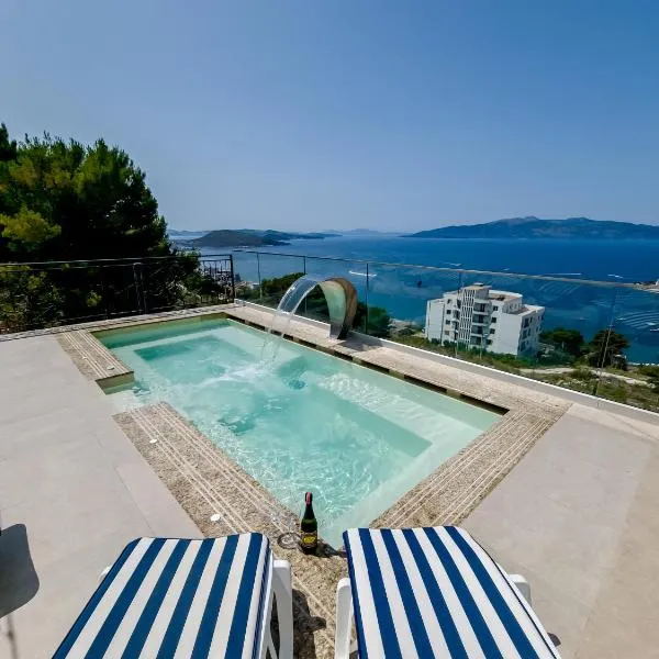Sunset Shoreline Saranda - Sea View - Free Private Parking - Pool, hotell sihtkohas Sarandë