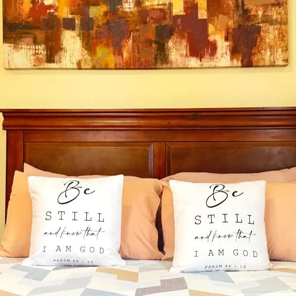 CDO Cozy 2-Bedrooms 2 Toilets View Pool and Garden beside Ayala Mall，位于卡加盐德奥罗的酒店