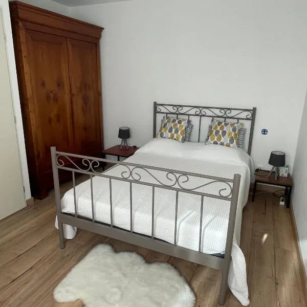 Chambre dans villa récent, hôtel à Foix