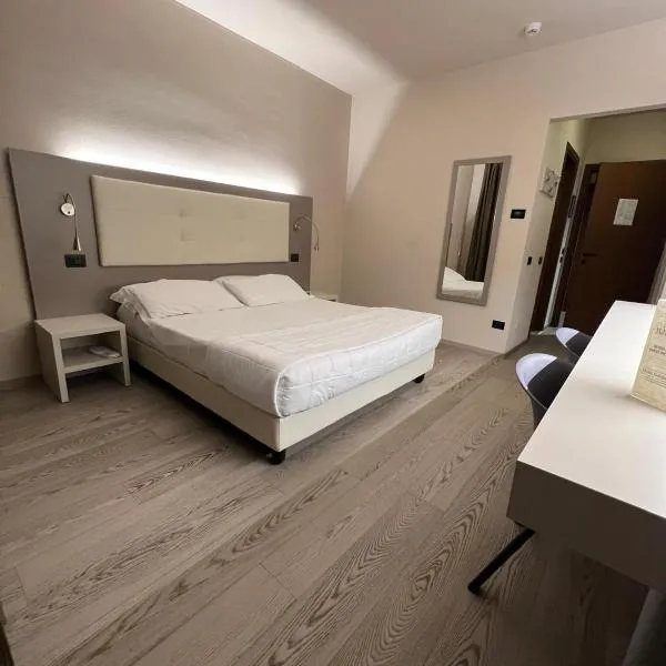 Hotel Motel Europa, hotel em Ossona