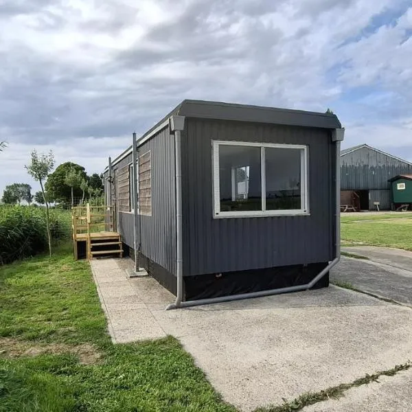 Chalet Julia, Minicamping de Grutte Earen, hotel em Burum
