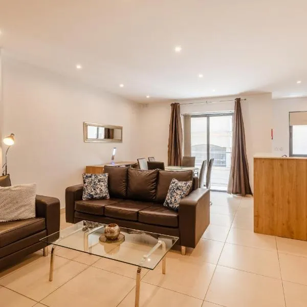 Modern&quiet twin room with shared bathroom, hotel in Sliema