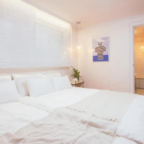 반포레스트 room3, hotel in Seoul