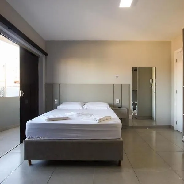 Lou Suítes - Kitnet 8 - com sacada e vista da cidade, hotel in Guarapuava